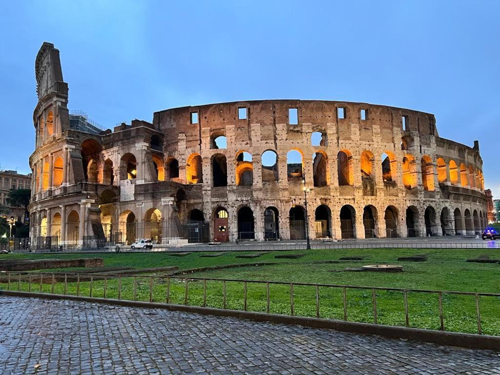 Martina Suites Rome Bagian luar foto
